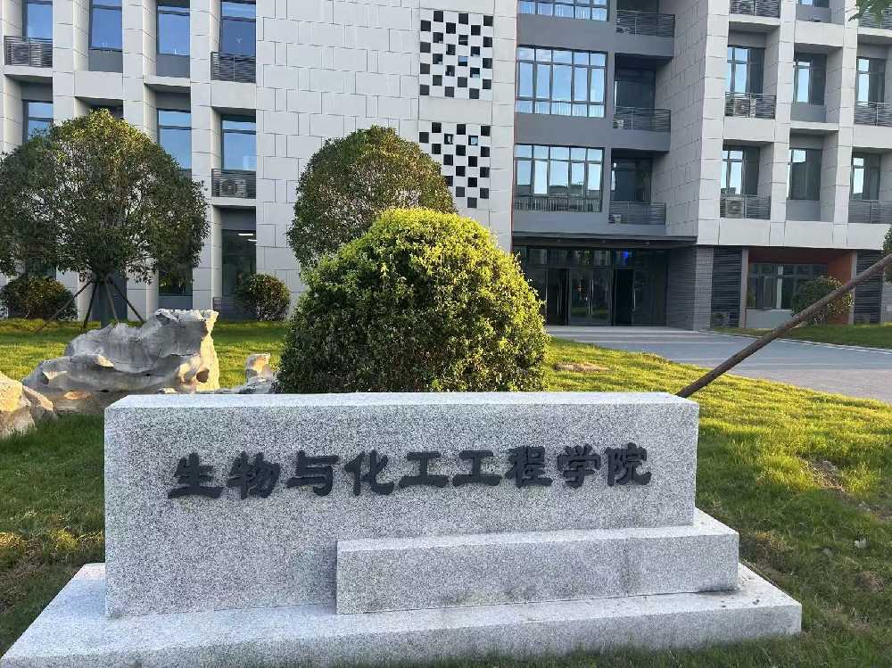 雨花台区扬州职业大学体育场高杆灯项目